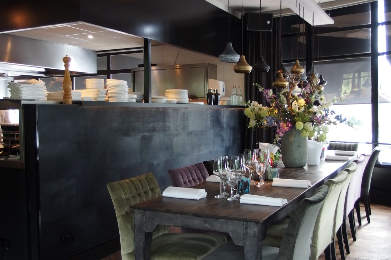 Lakes Bar & Kitchen — detail 2