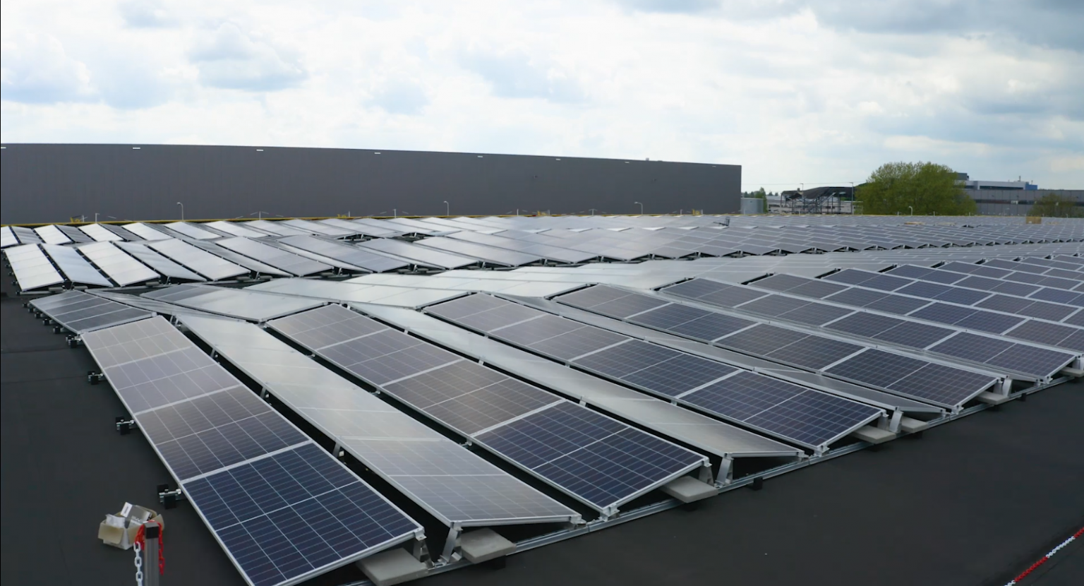 Zonnepanelen op het dak van Stamhuis